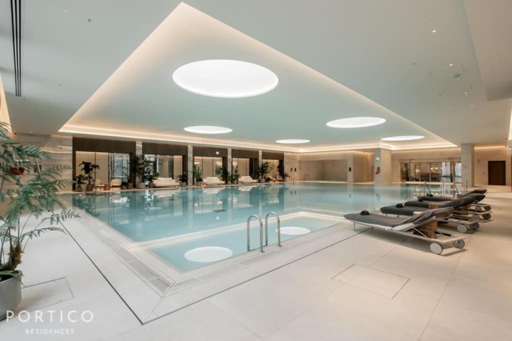 Apartamento Stunning 2-bed With Pool In Nine Elms Londres