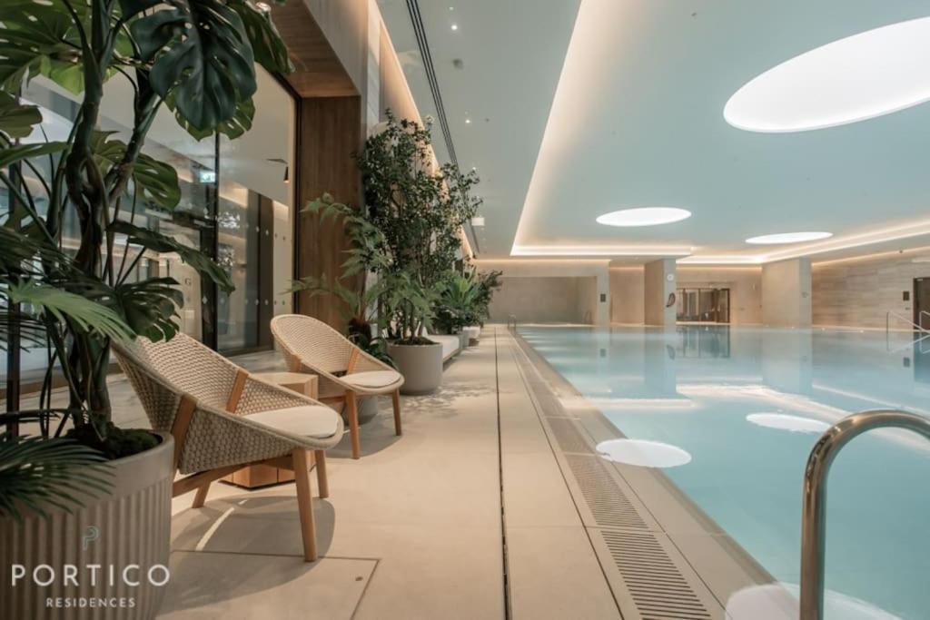 Stunning 2-bed With Pool In Nine Elms *