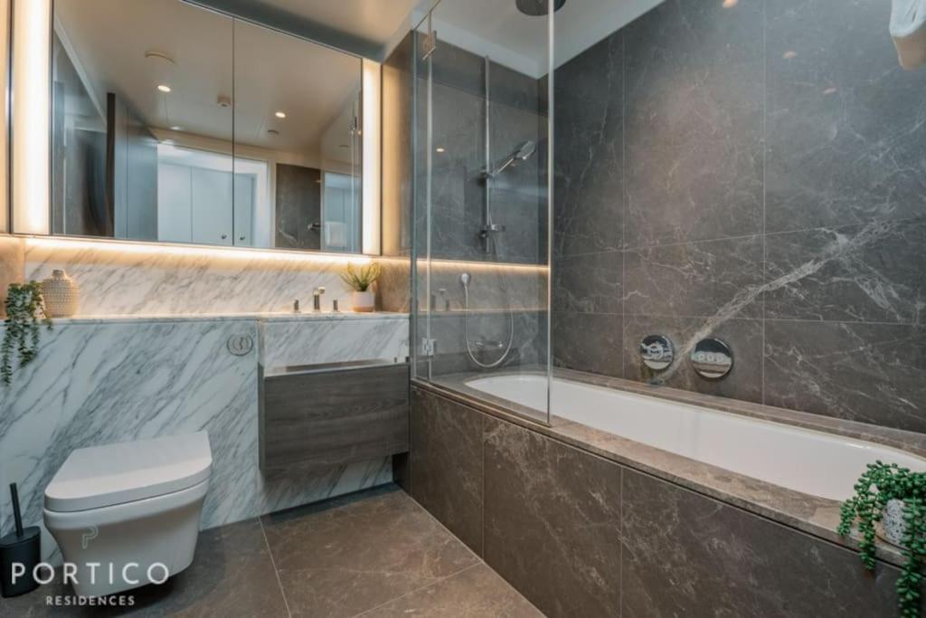 Stunning 2-bed With Pool In Nine Elms Apartamento