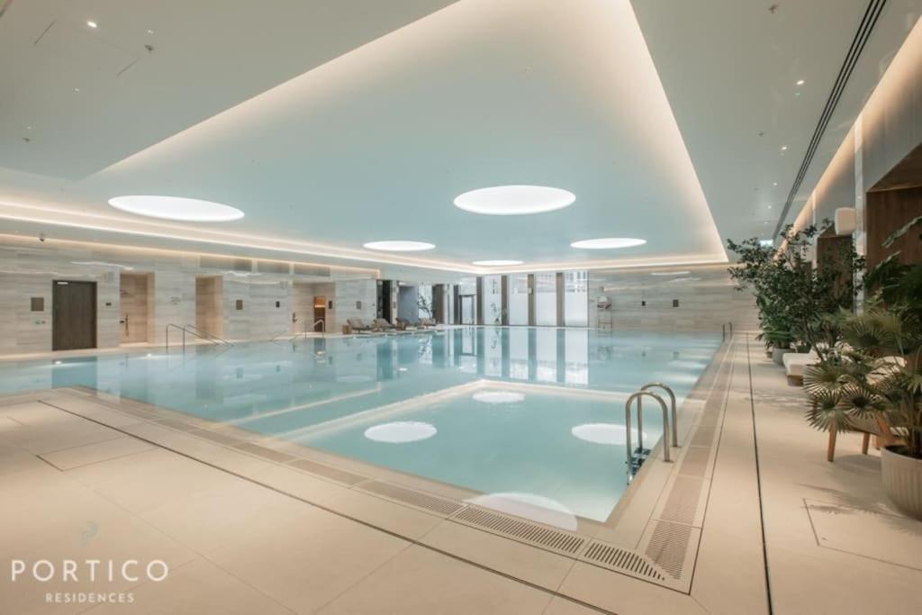 Stunning 2-bed With Pool In Nine Elms Apartamento *