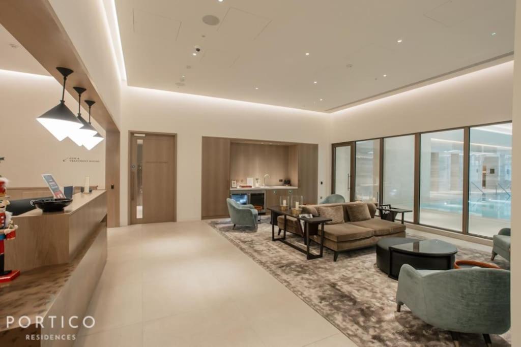 Apartamento Stunning 2-bed With Pool In Nine Elms Londres