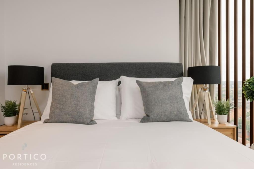 Stunning 2-bed With Pool In Nine Elms * Londres